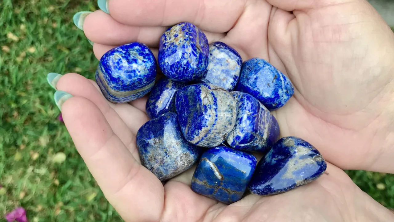 Lapis Lazuli Gemstone: Healing, Benefits & Who Should Wear It